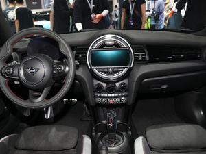 2021款2.0T COOPER S 叁柒号纪念版 内饰全景