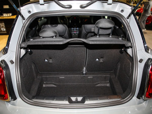 2021款三门版 1.5T COOPER 赛车手 行李厢空间