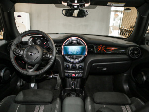2021款三门版 1.5T COOPER 赛车手 内饰全景