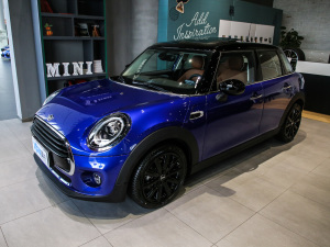 2021款五门版 1.5T COOPER 艺术家 左前45度