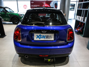 2021款五门版 1.5T COOPER 艺术家 正后	