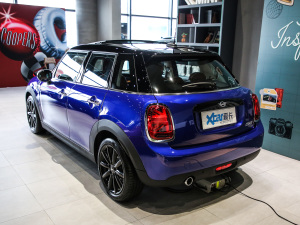 2021款五门版 1.5T COOPER 艺术家 左后45度