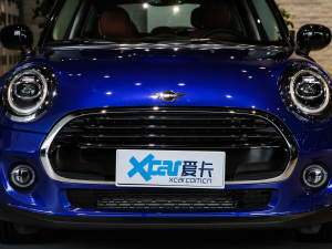 2021款五门版 1.5T COOPER 艺术家 中网