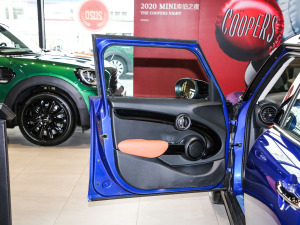 2021款五门版 1.5T COOPER 艺术家 驾驶位车门