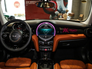 2021款五门版 1.5T COOPER 艺术家 内饰全景