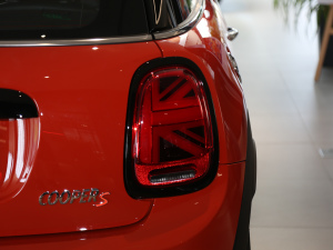 2021款三门版 2.0T COOPER S 典藏版 尾灯