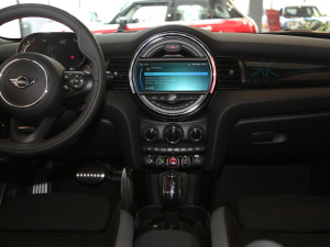 2021款三门版 2.0T COOPER S 典藏版 中控台