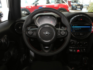 2021款三门版 2.0T COOPER S 典藏版 方向盘