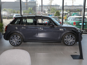2021款五门版 2.0T COOPER S 赛车手 正侧（左）