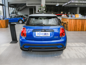 2022款三门版 1.5T COOPER 经典派 正后	
