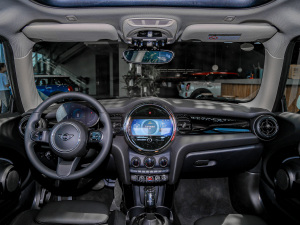 2022款三门版 1.5T COOPER 经典派 内饰全景