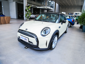 2022款五门版 1.5T COOPER 经典派  左前45度