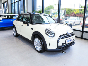 2022款五门版 1.5T COOPER 经典派  整体外观