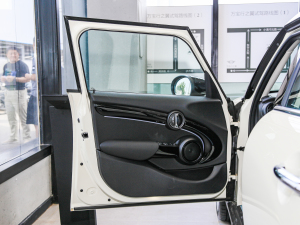 2022款五门版 1.5T COOPER 经典派  驾驶位车门