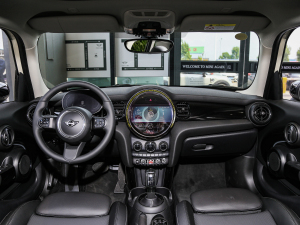 2022款五门版 1.5T COOPER 经典派  内饰全景