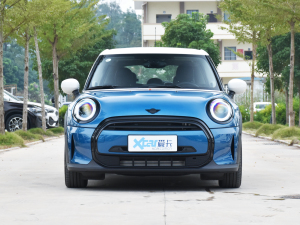 2022款改款 五门版 1.5T COOPER 艺术家 正前
