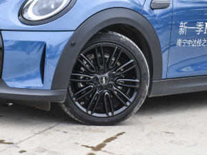 2022款改款 五门版 1.5T COOPER 艺术家 轮圈