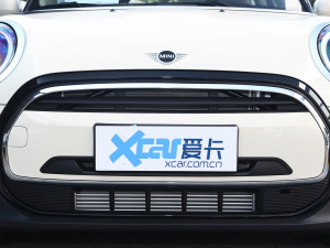 2022款改款 三门版 1.5T ONE 中网