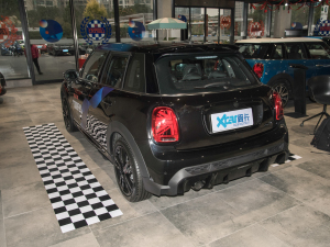 2022款五门版 1.5T COOPER 黑标特别版 左后45度