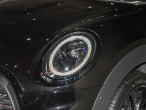 2022款五门版 1.5T COOPER 黑标特别版 大灯