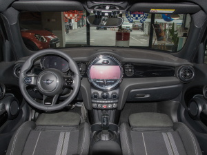2022款五门版 1.5T COOPER 黑标特别版 内饰全景
