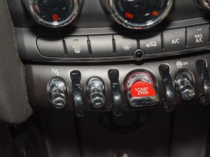 20222.0T COOPER S ؄e п؅^