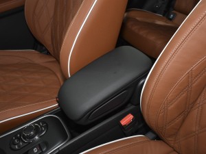2022款1.5T COOPER ALL4 鉴赏家 中央扶手箱