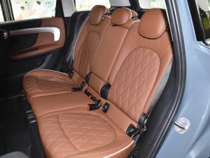 2022款1.5T COOPER ALL4 鉴赏家 后排座椅