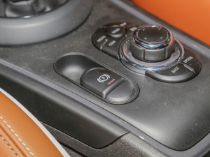 2022款改款 2.0T COOPER S 驻车制动器