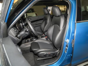 2022款改款 1.5T COOPER ALL4 主驾驶座椅