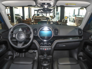 2022款改款 1.5T COOPER ALL4 内饰全景