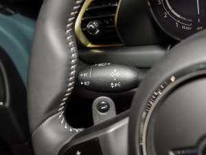 20222.0T COOPER S ؄e п؅^