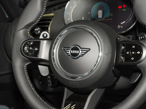 20222.0T COOPER S ؄e п؅^