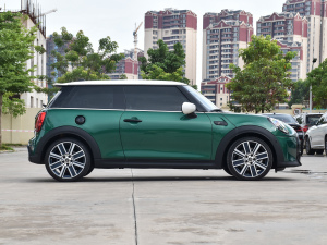 2023款2.0T COOPER S 艺术家 正侧（右）