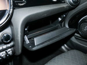 2023款改款 1.5T COOPER CABRIO 艺术家 手套箱