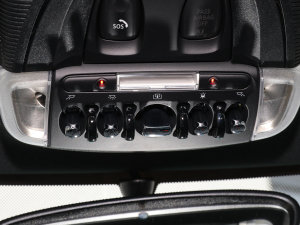 20232.0T COOPER S ؄e п؅^