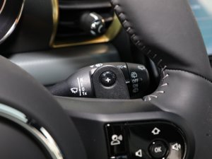 20232.0T COOPER S ؄e п؅^