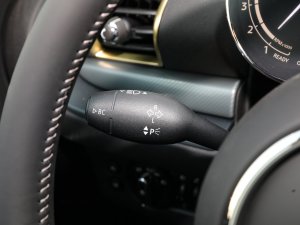 20232.0T COOPER S ؄e п؅^