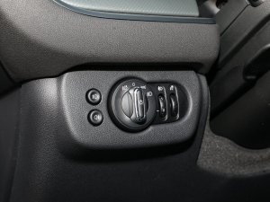 20232.0T COOPER S ؄e п؅^