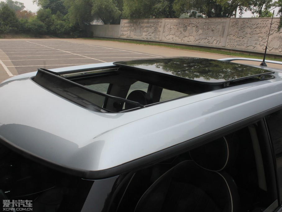 2011MINI CLUBMAN COOPER Excitement