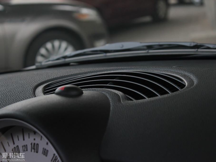 2011MINI CLUBMAN COOPER Excitement