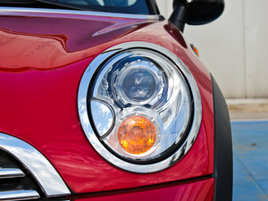 2011款COOPER Fun 大灯