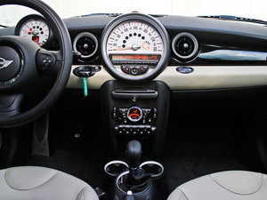 2011款COOPER Fun 中控台