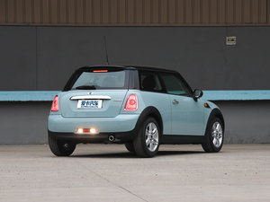 2011款COOPER Excitement 整体外观