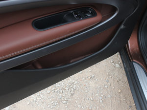 2013款1.6T COOPER S ALL 4 前门储物空间