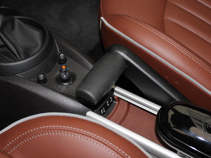 2013款1.6T COOPER S ALL 4 驻车制动器