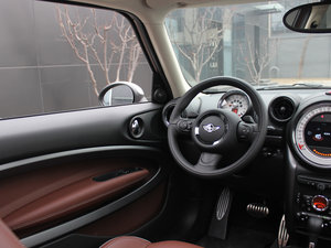 2013款1.6T COOPER S ALL 4 中控区