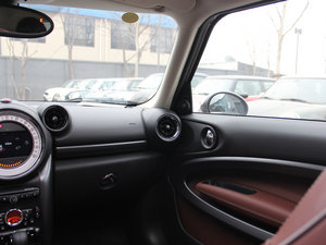 2013款1.6T COOPER S ALL 4 中控区