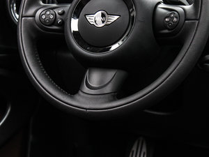 2013款1.6T COOPER S ALL 4 中控区