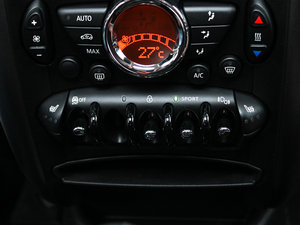 2013款1.6T COOPER S ALL 4 中控区